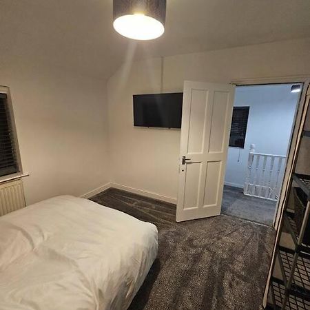 Quiet Family Home Tettenhall Extérieur photo